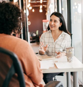 Recrutement saisonnier en camping : les astuces pour bien recruter 