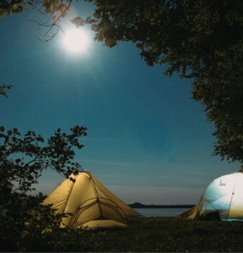 Combien coûte une nuitée sur un emplacement nu dans un camping en France en 2026 ?