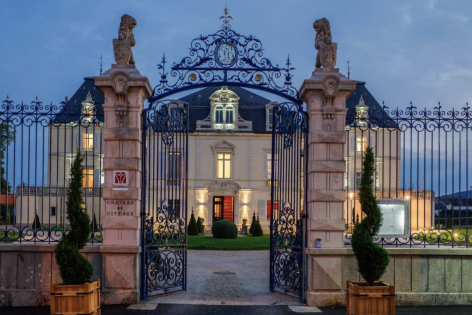 Coventis Conseils vous présente un nouveau financement de camping. Notre équipe a de nouveau mis son expertise dans le financement de camping avec l’accompagnement de M. et Mme Garnier dans la reprise du Camping Château de l’Épervière. Situé à Gigny-sur-Saône, en Bourgogne, cet établissement d’exception combine patrimoine historique, nature et prestations premium. Cette opération stratégique porte sur l’acquisition du fonds de commerce et du foncier.