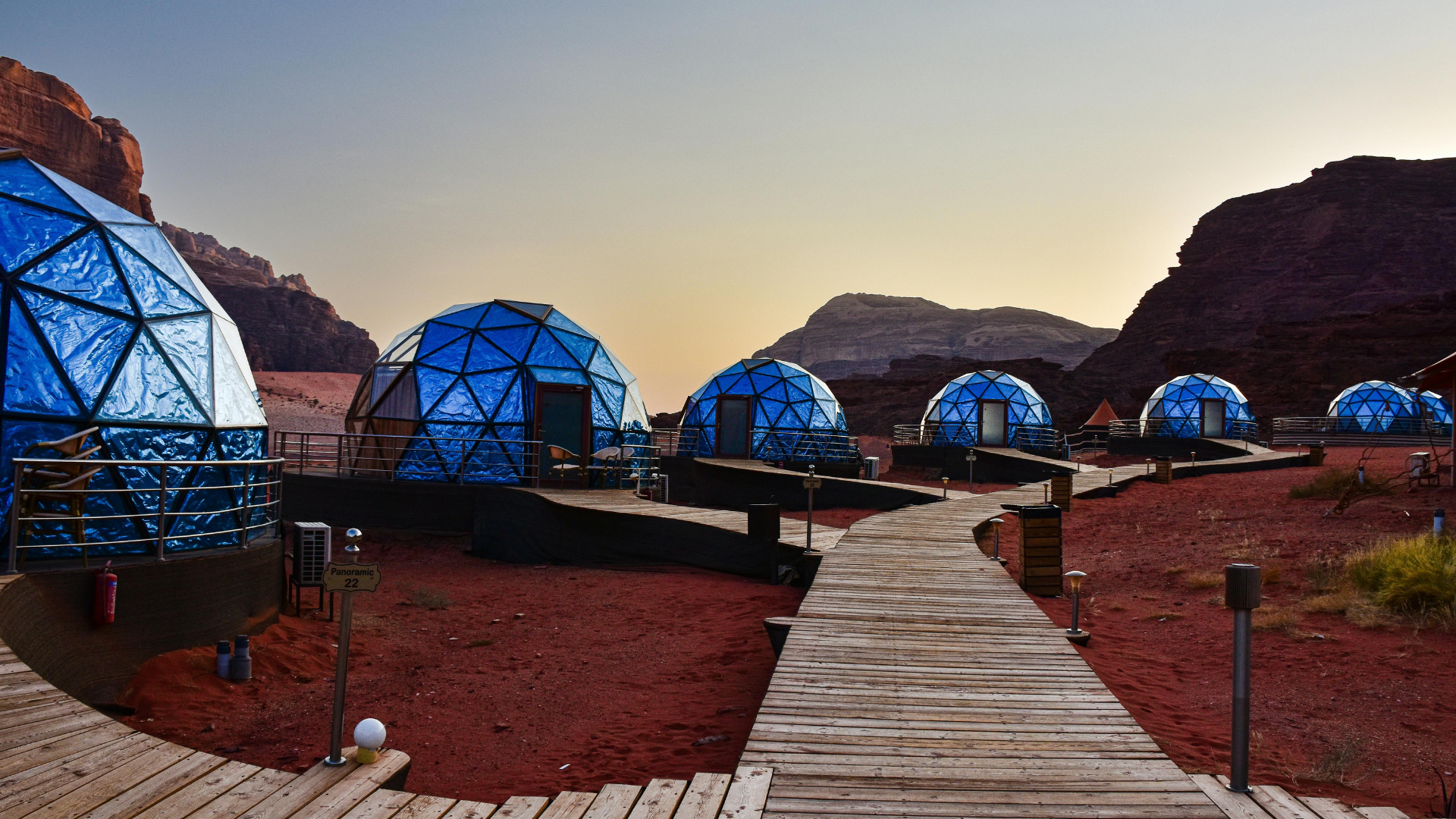 Glamping, hébergements insolites, 4 et 5 étoiles : les campings français montent en gamme. Chiffres, tendances et opportunités pour les repreneurs en 2025-2026.